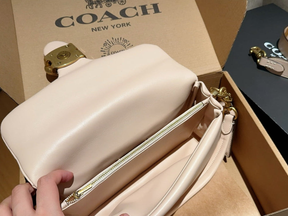 🤍✨ Coach Pillow Tabby 26 Cloud Bag — New Arrival ✨🤍