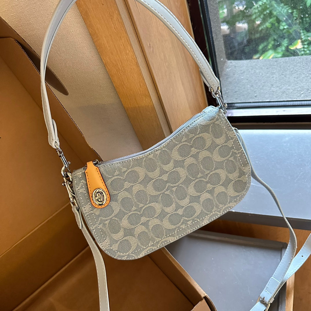💙✨ Coach Denim Teri Hobo Bag — Chic & Versatile ✨💙