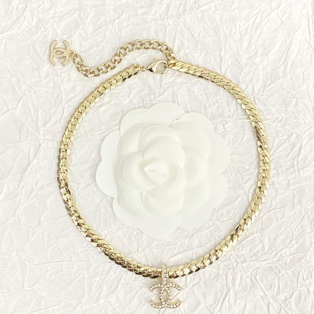 ✨Chanel-inspired gold necklace✨