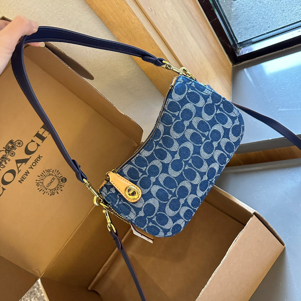 💙✨ Coach Denim Teri Hobo Bag — Chic & Versatile ✨💙