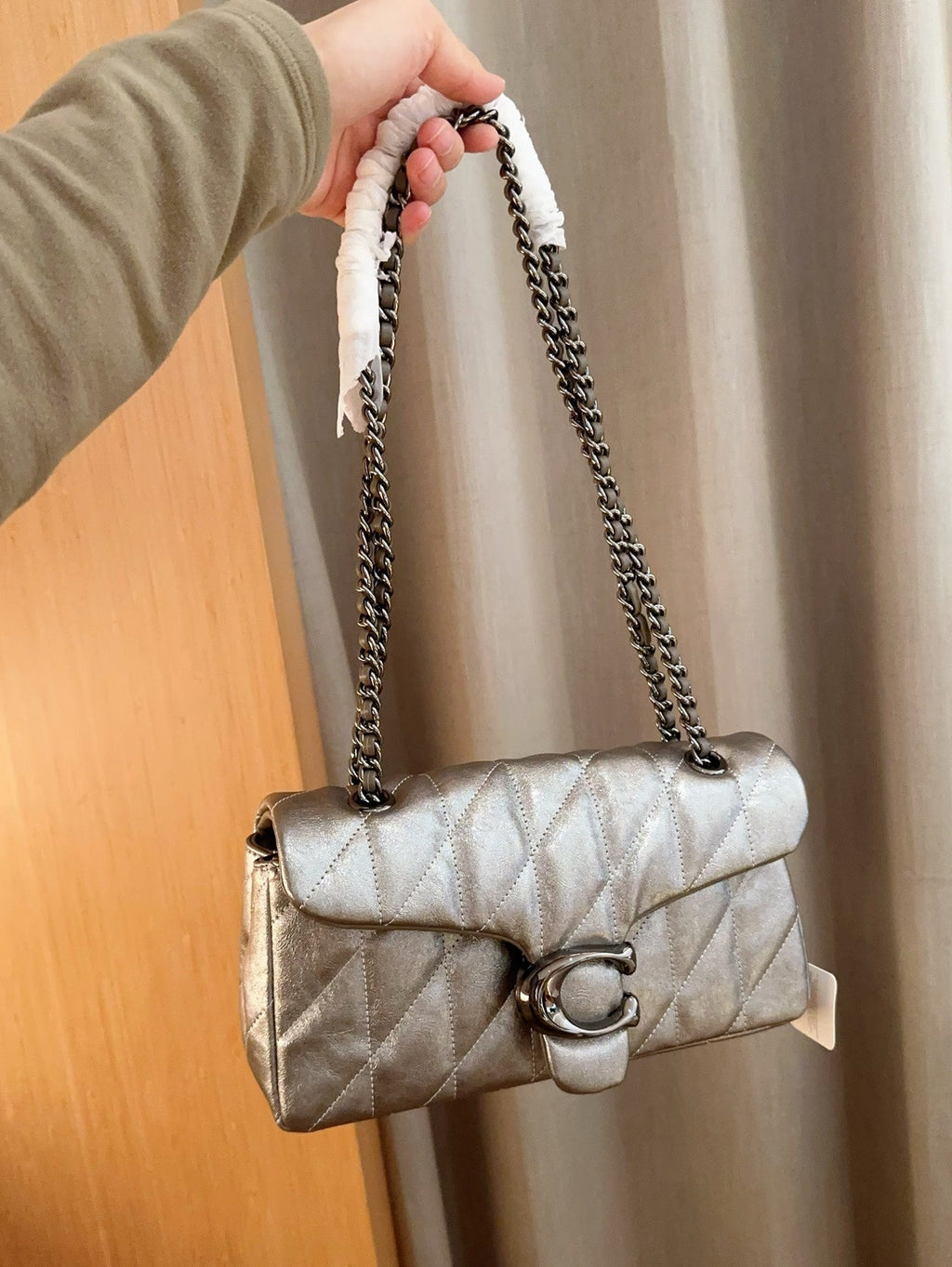 New Arrival ✨ Metallic Quilted Chain Bag