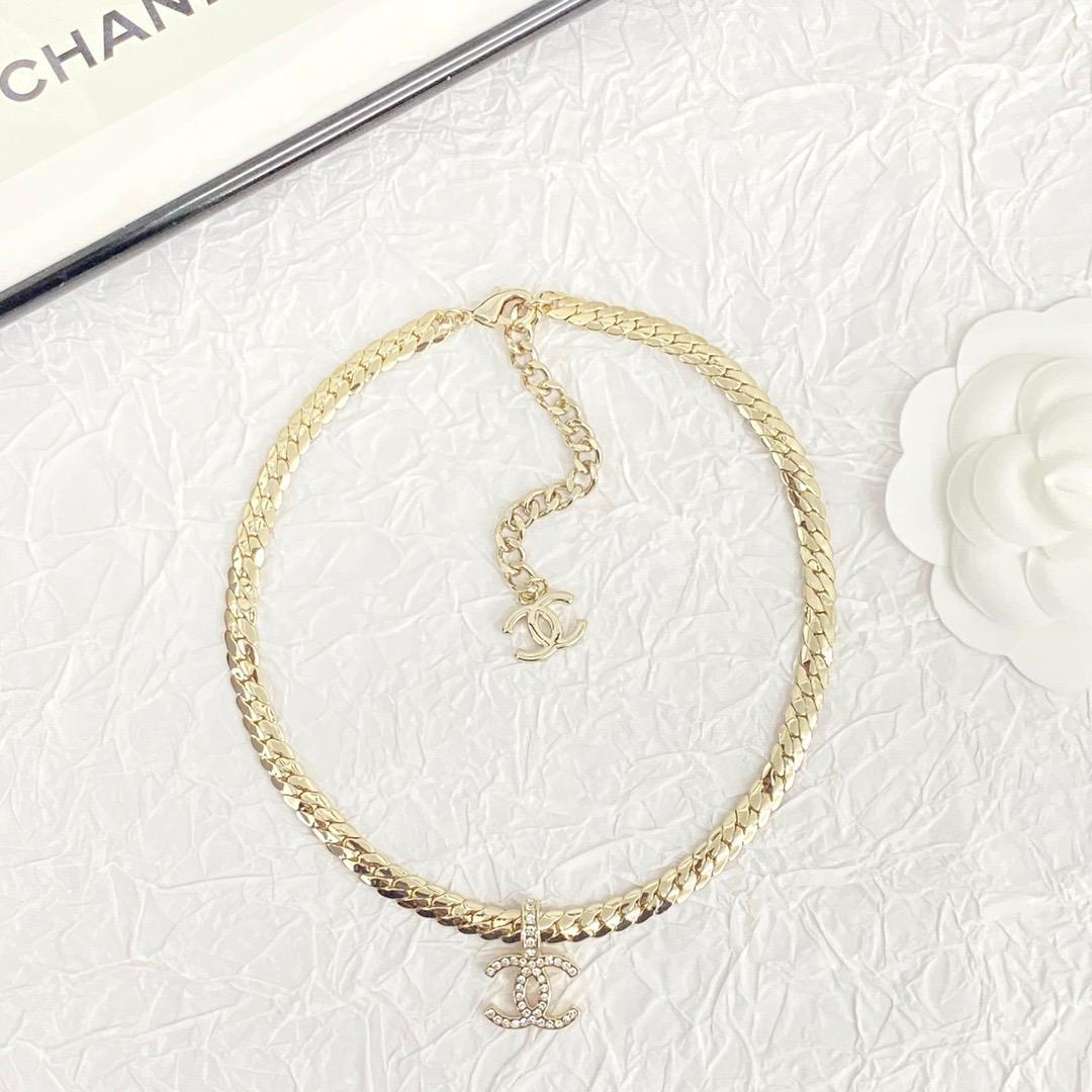 ✨Chanel-inspired gold necklace✨
