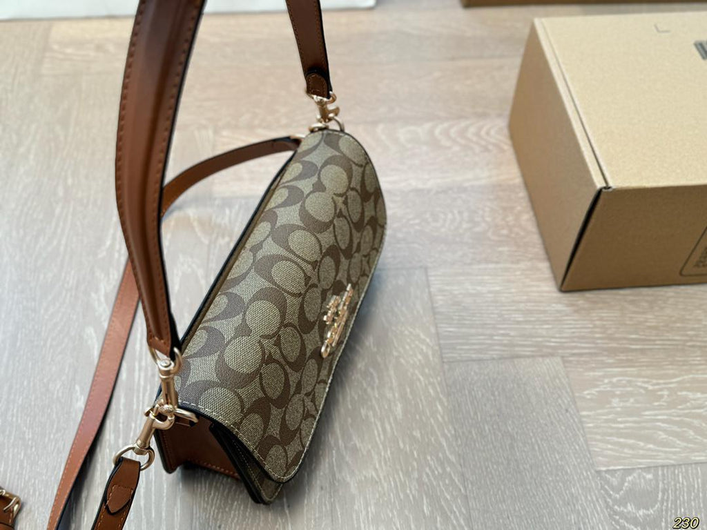 🤎✨ Coach Underarm Bag — Elegant Everyday Luxury ✨🤎
