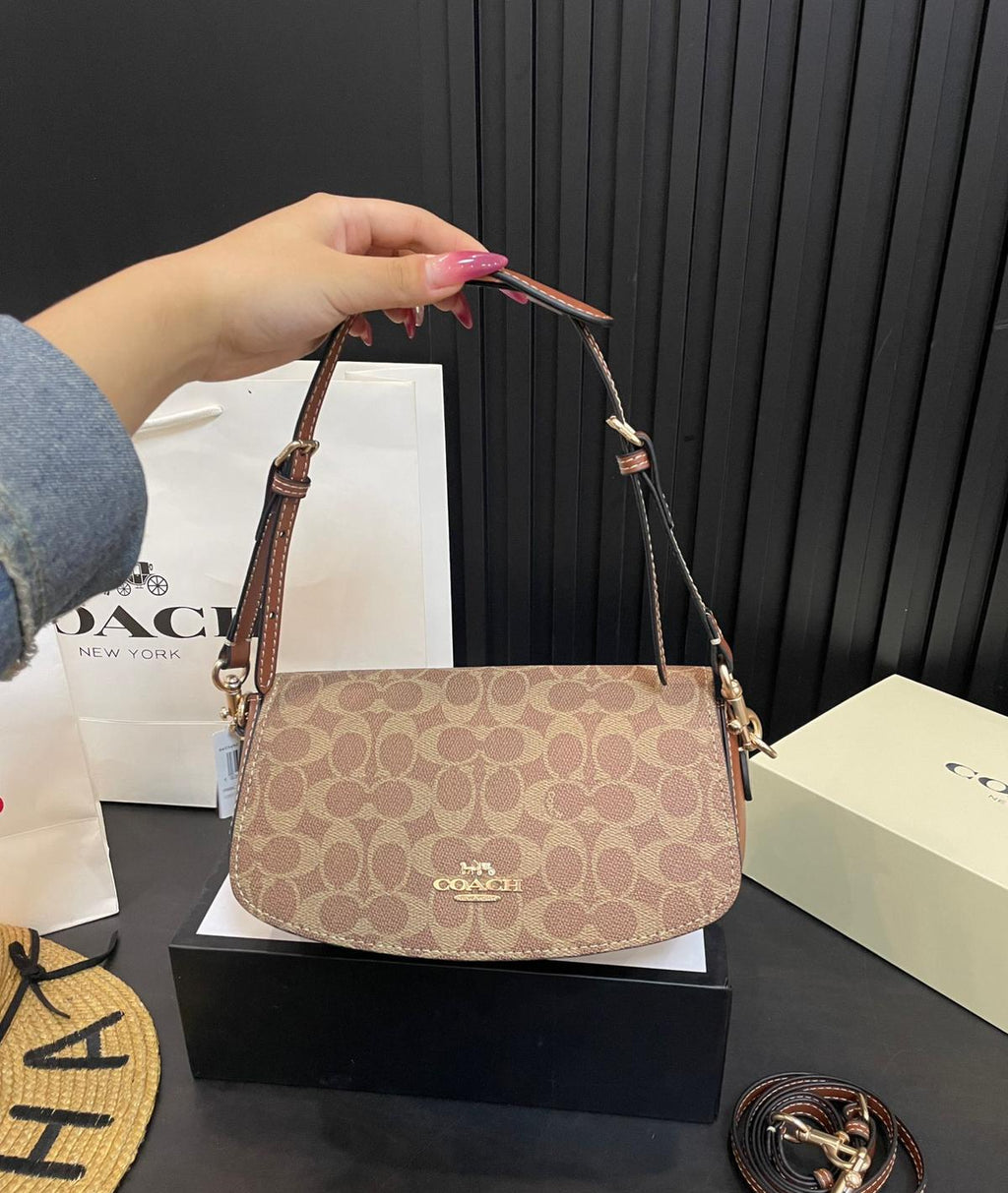 👜 Coach Andrea Series Underarm Bag – Mahjong Style || Available only in brown.