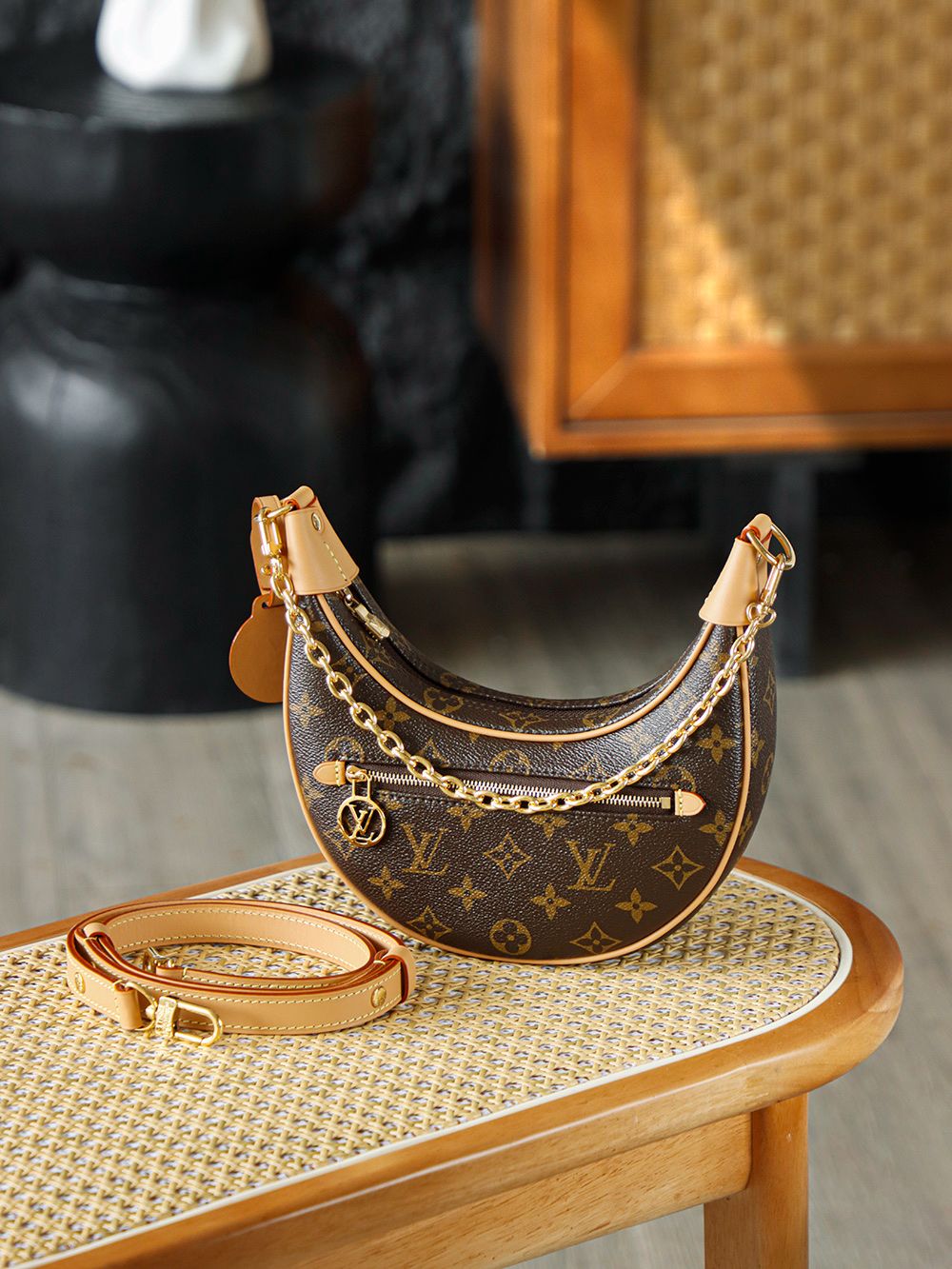 Louis Vuitton Loop Moon Bag M81098 ✨