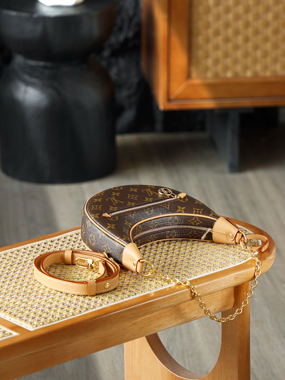 Louis Vuitton Loop Moon Bag M81098 ✨