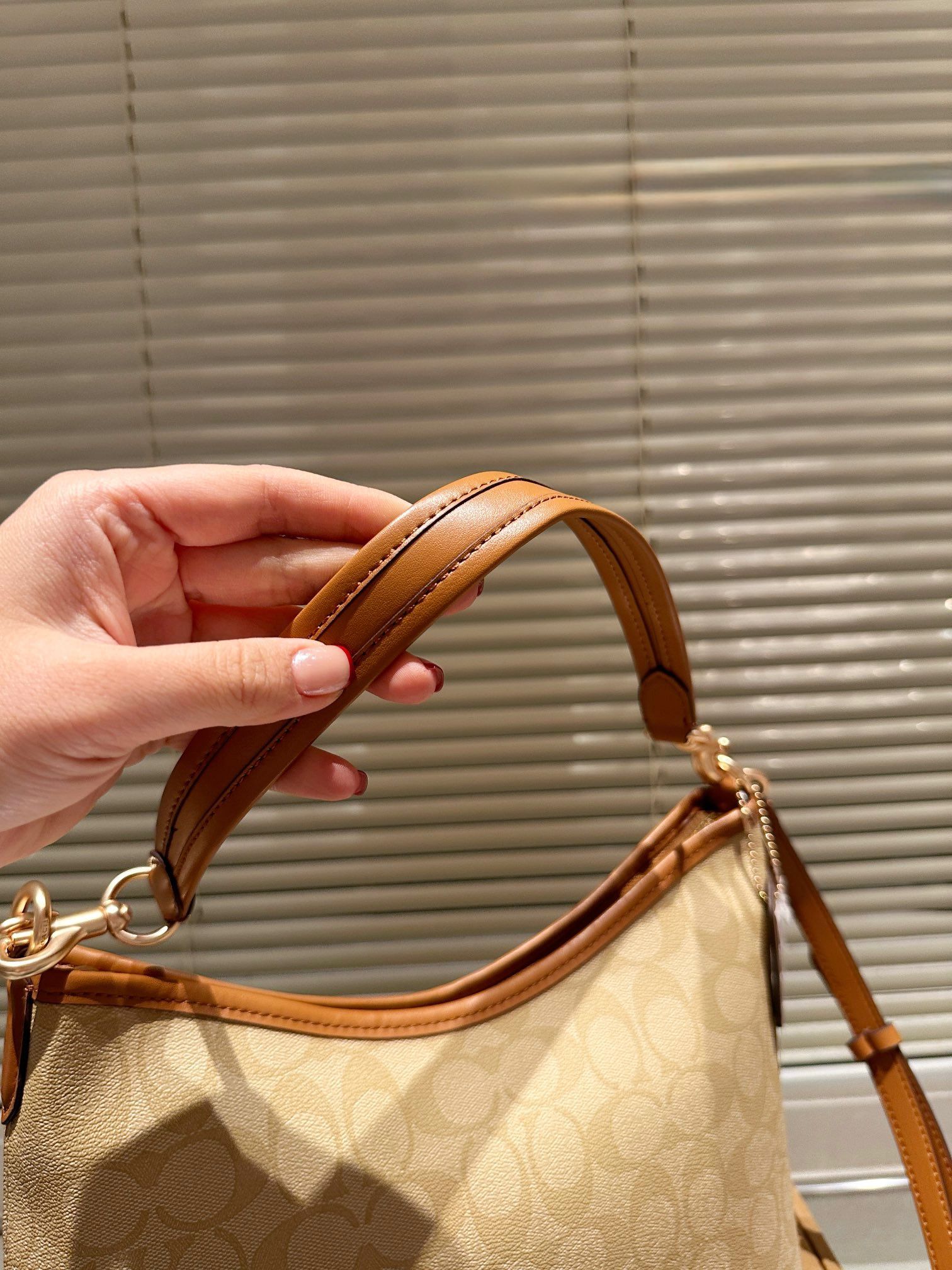 ✨ Coach Laurel Hobo Bag — Pure Original