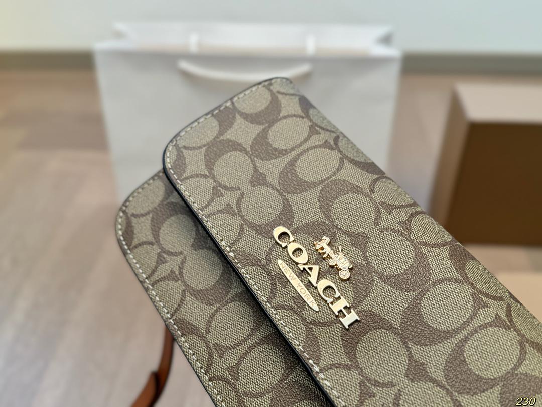🤎✨ Coach Underarm Bag — Elegant Everyday Luxury ✨🤎