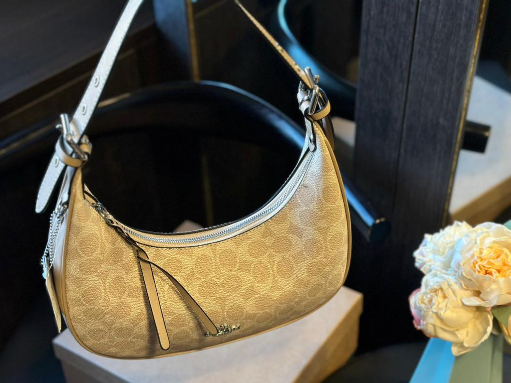 🤎✨ Coach Bailey Hobo Underarm Moon Bag — Retro Elegance ✨🤎