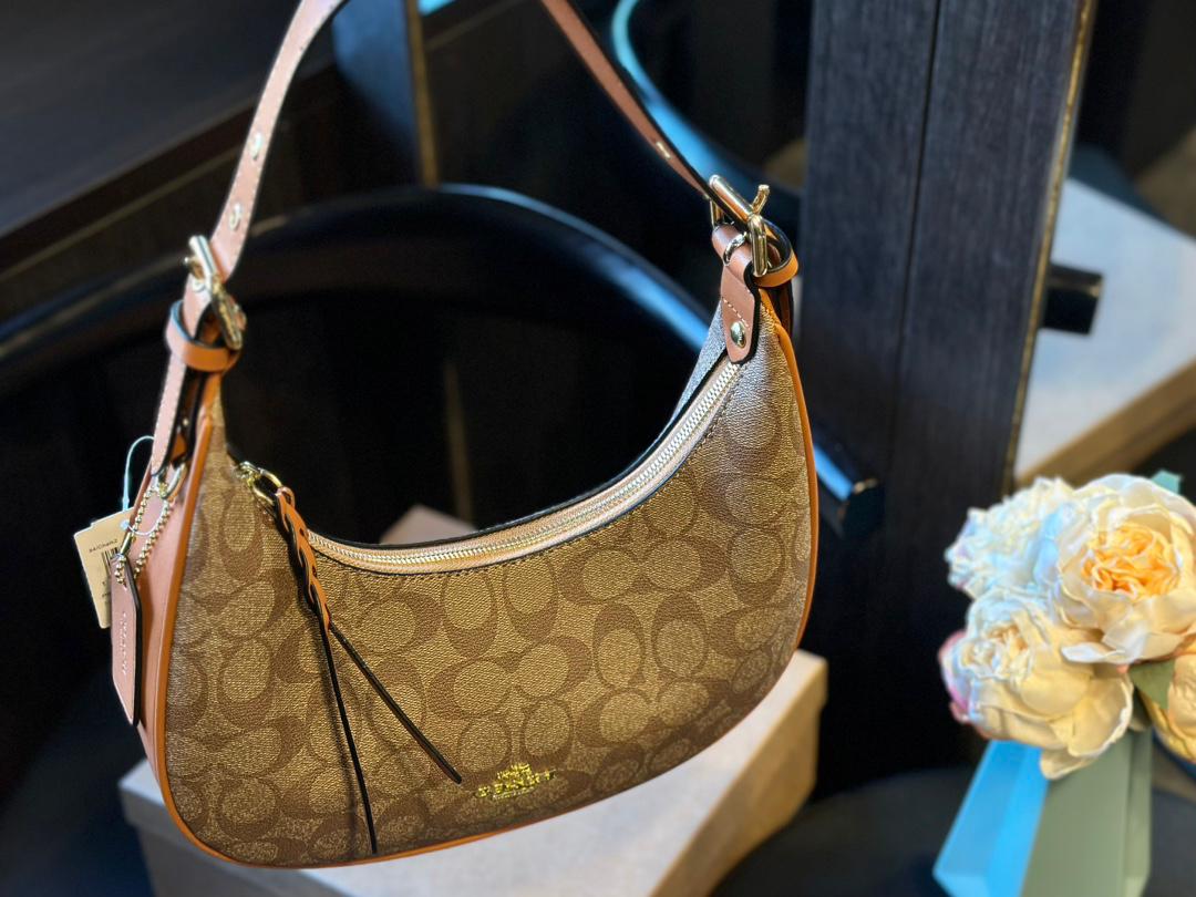 🤎✨ Coach Bailey Hobo Underarm Moon Bag — Retro Elegance ✨🤎