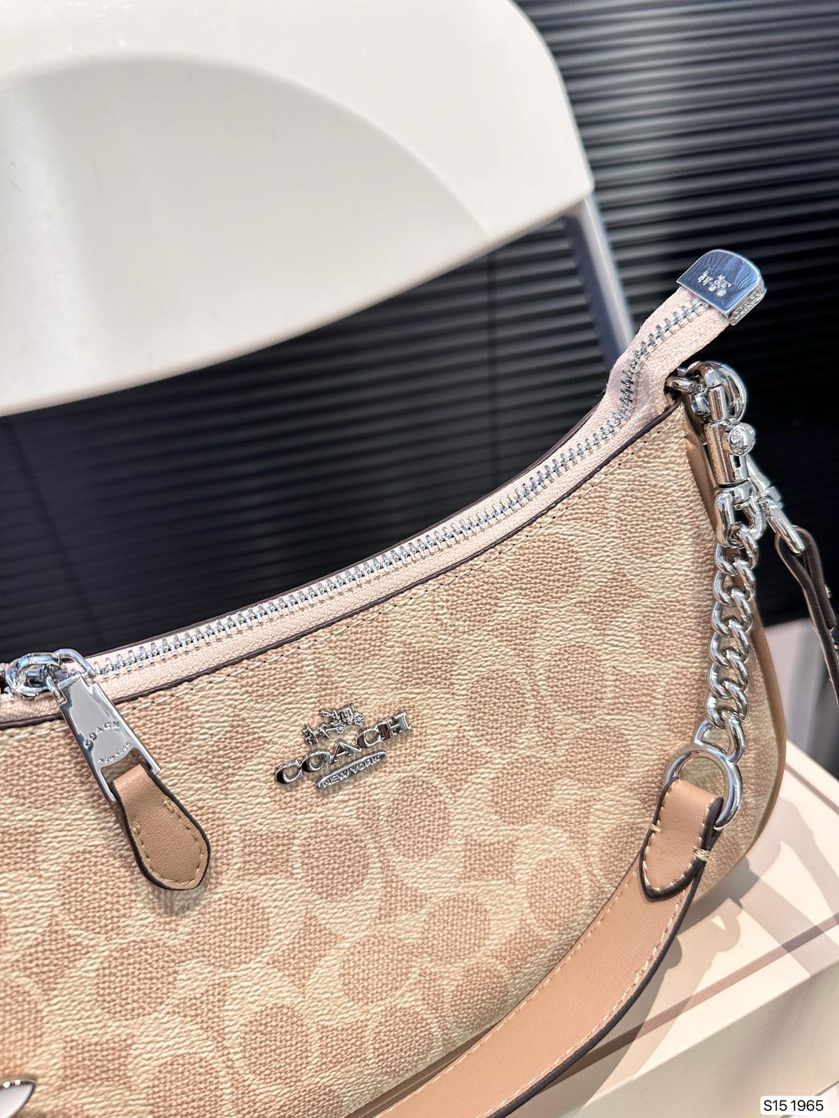 COACH Underarm Bag (Milk Tea Color) ✨