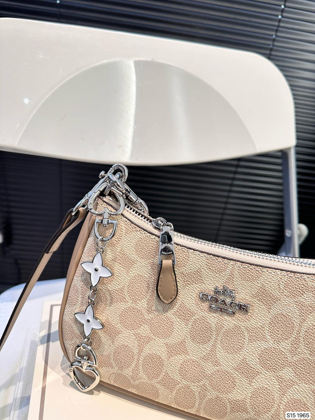 COACH Underarm Bag (Milk Tea Color) ✨