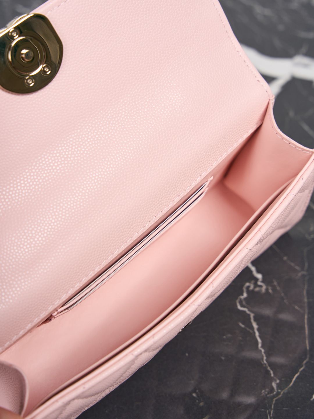 Brand new arrival 🆕𝗖𝗵𝗮𝗻𝗲𝗹 𝟮𝟱𝘀 Spring/Summer